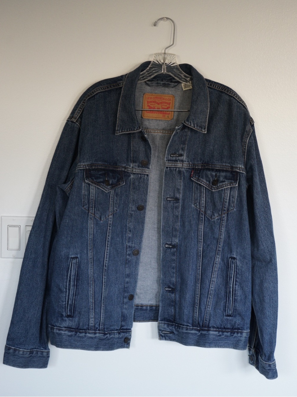 Levi’s Classic Denim Trucker Jacket - NEW